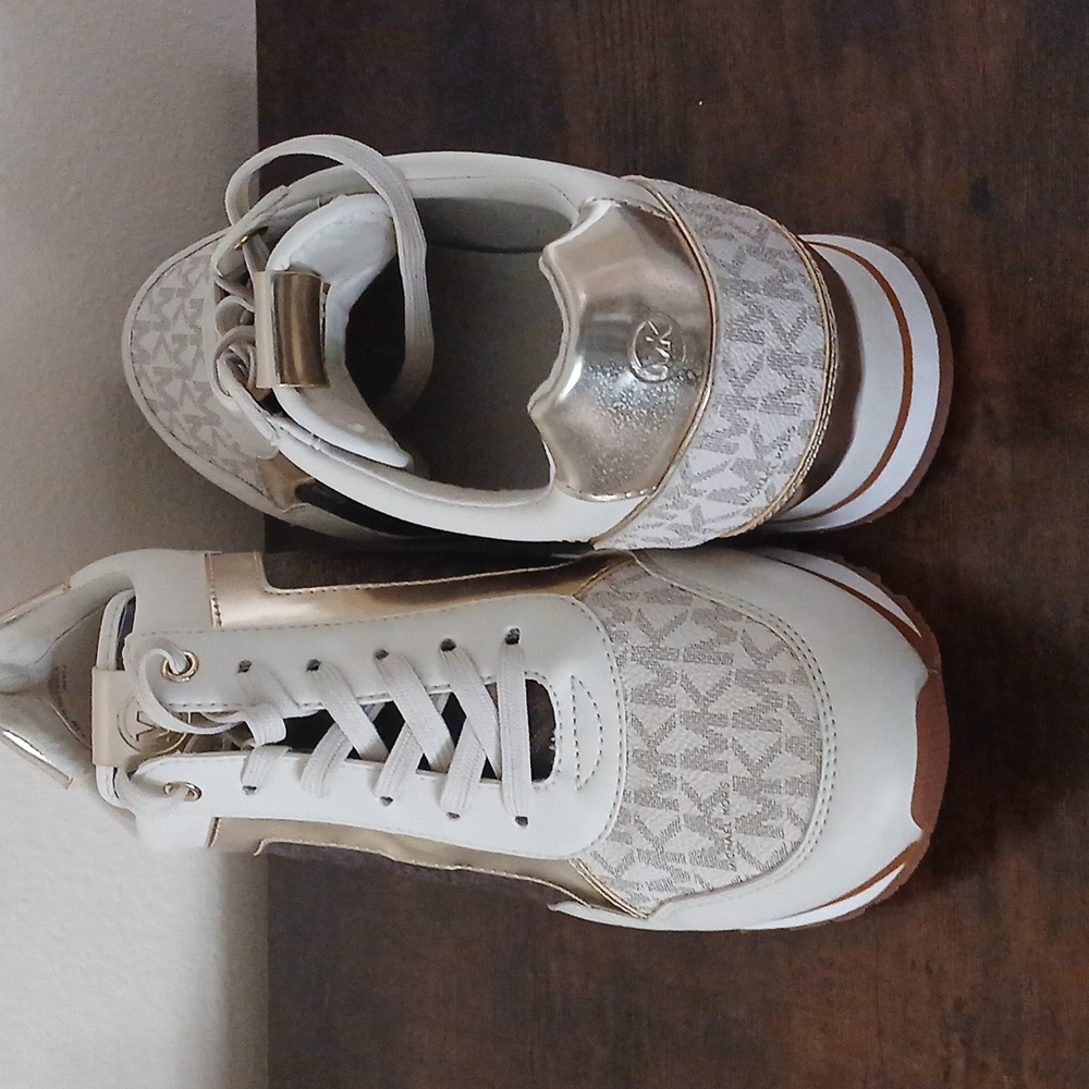 Michael Kors Sneakers, size 9.5M, brown, gold, beige - Picture 2 of 3